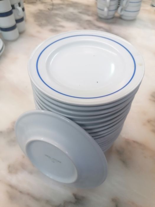 Vendo 20 pratos médios Vista Alegre