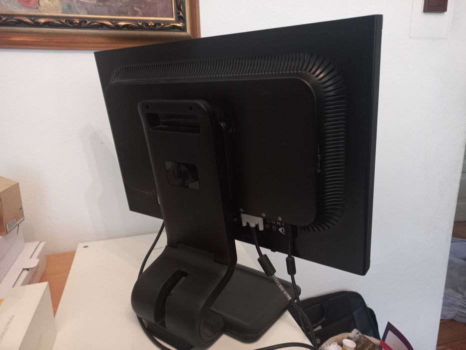 Monitor HP LA2205wg z kompletem kabli 22 cale