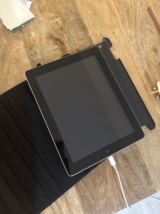 iPad 4ª Geração Retina – 9.7” – Wi-Fi (Modelo A1458)