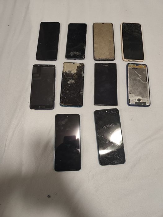 Телефони Samsung s20 та s20 plus також в лоті