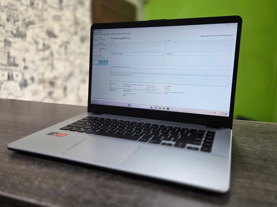 ASUS VivoBook 15 R504ZA Ryzen 5/8GB/256SSD