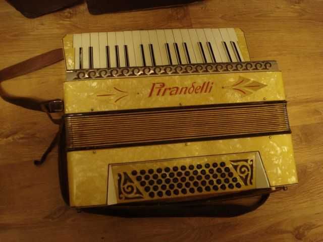 Akordeon Pirandelli 60 basów