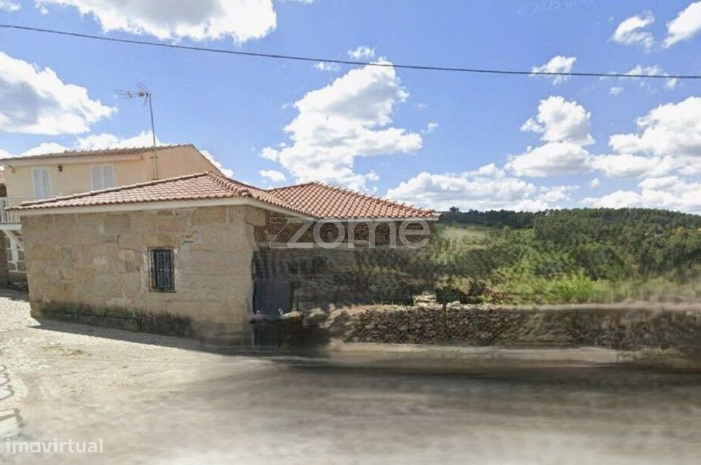 Construção rural em granito com potencial de ampliação e remodelaçã...