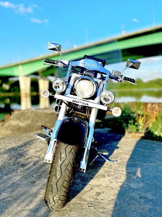 Honda Vtx 1800 cruiser gotowy do jazdy.