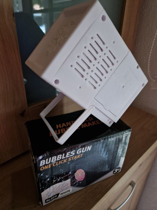 Máquina de fazer bolhas de sabão.  Nova