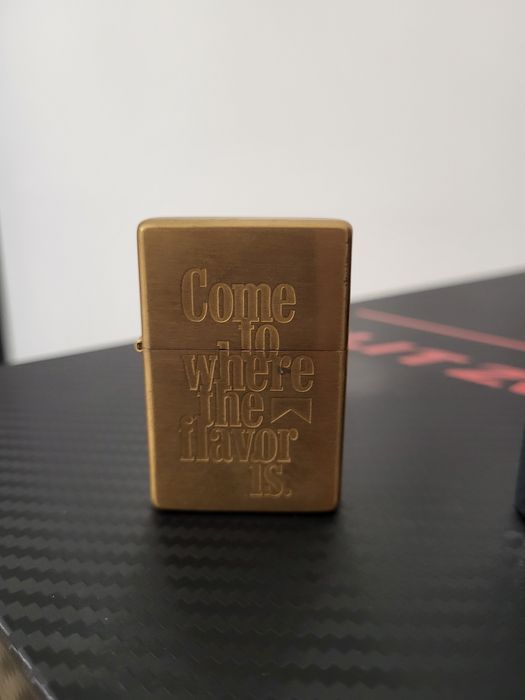 Zippo Marlboro dourado
