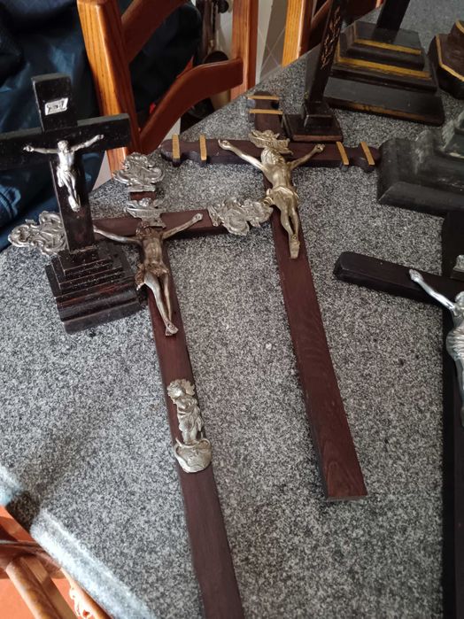 Crucifixos antigos restaurados