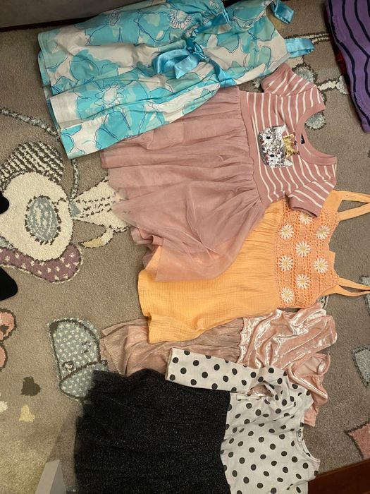 Sukienki 122cm w bardzo dobrym stanie