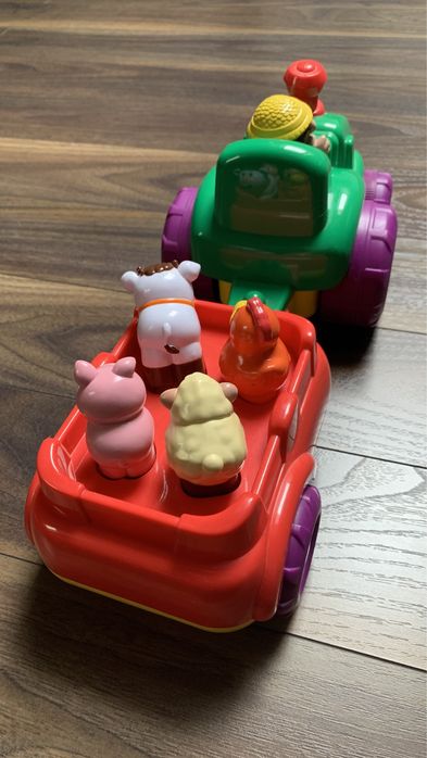 Traktor farmera ze zwierzątkami