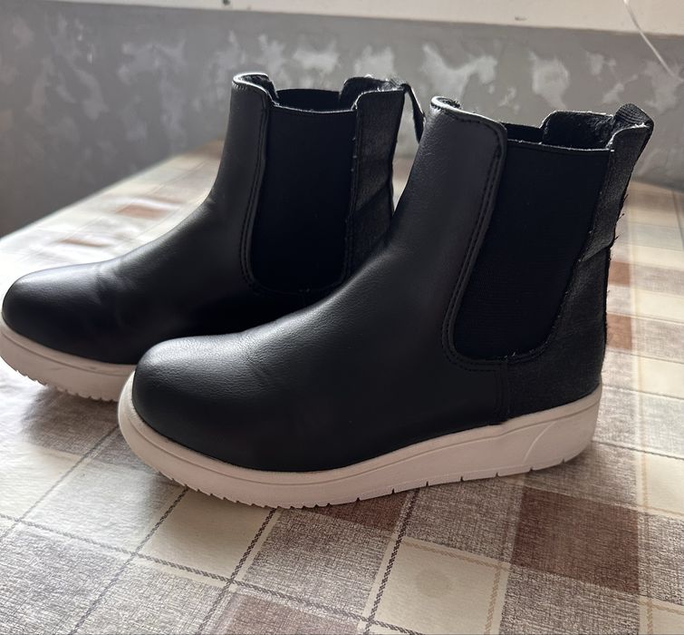Демісезонне дітяче взуття/ботінки на дівчинку H&M, 30р.(18-18,5см)