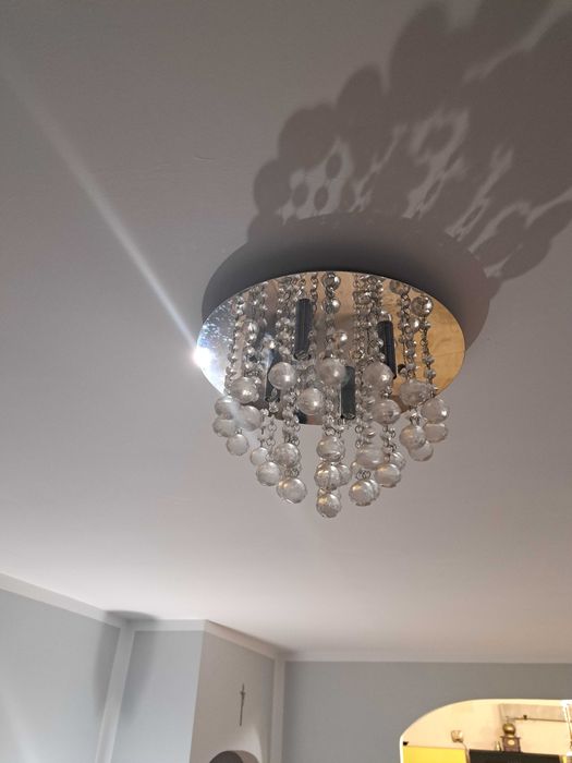 Piękny kryształowy plafon