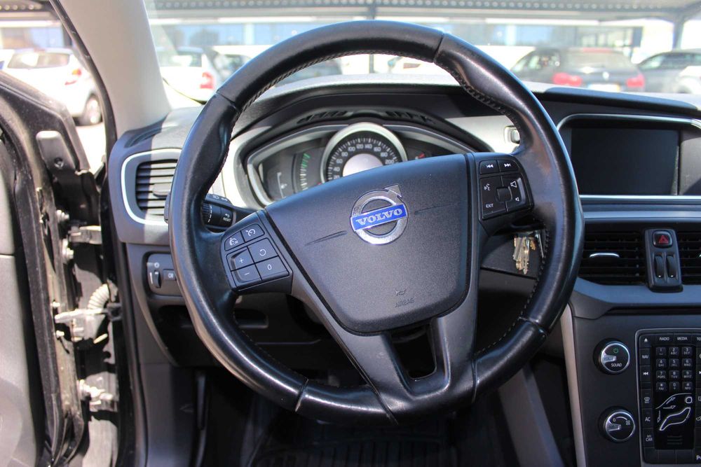 Volvo V40 1.6 D2 Momentum Eco 2015 (LER DESCRIÇÃO)
