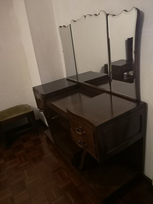 Toucador em ótimo estado e muito bem preservado!
