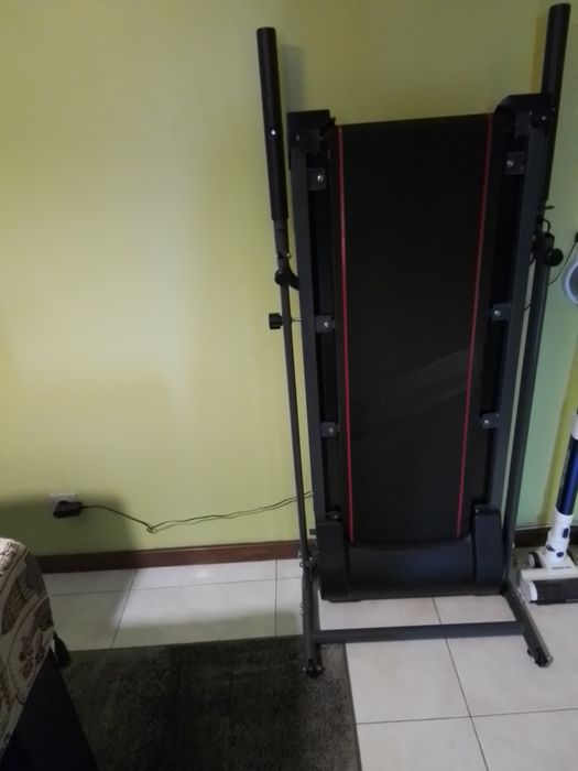 Treadmill with warranty, used only for 4 months64751967582466122