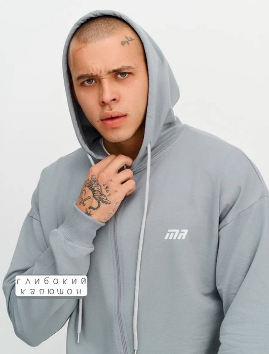 Чоловічий спортивний костюм