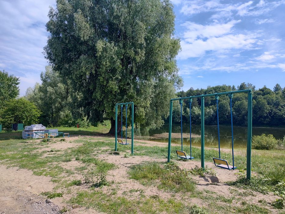 Лісники, ділянка біля озера 30 соток