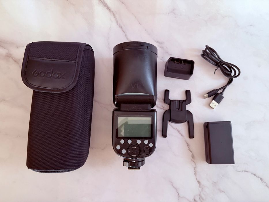 Flash Godox V1 para Fujifilm + Bateria Extra Godox VB26 Original