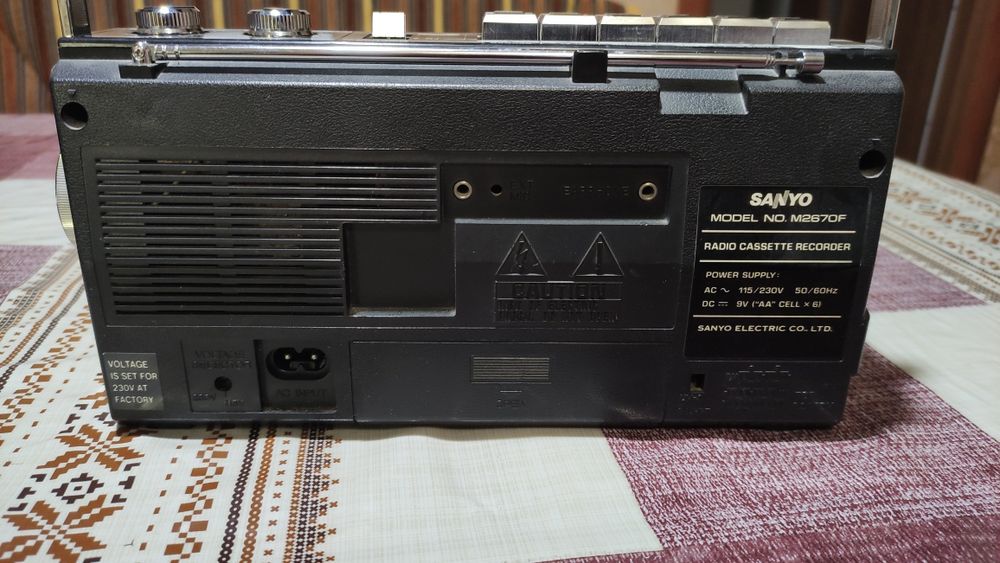 Аудіо касетний магнітофон sanyo
