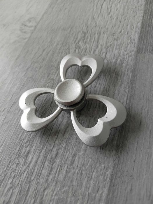 Fidget spinner serce