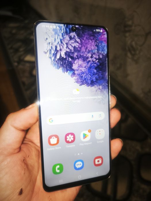 Продам Samsung s20 plus 8/128