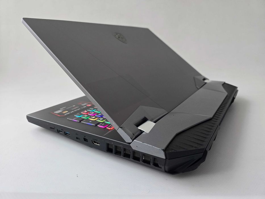 MSI GT76 TITAN I9 9900K/RTX 2080/RAM 64GB/SSD 256GB/240Hz