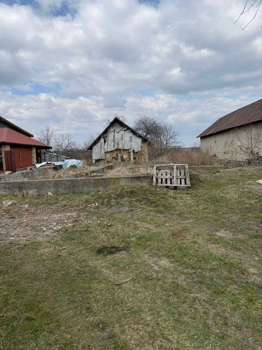 Продаж земельної ділянки під забудову в селі Звенигород з комунікаціями та старим будинком