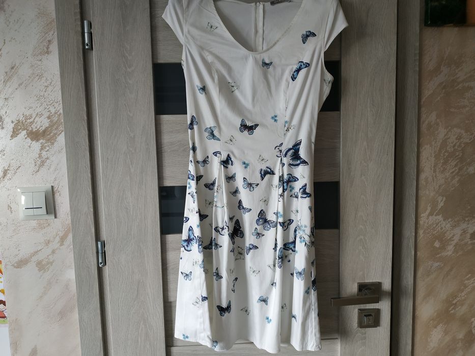 Sukienka z motywem w motyle, rozmiar 36