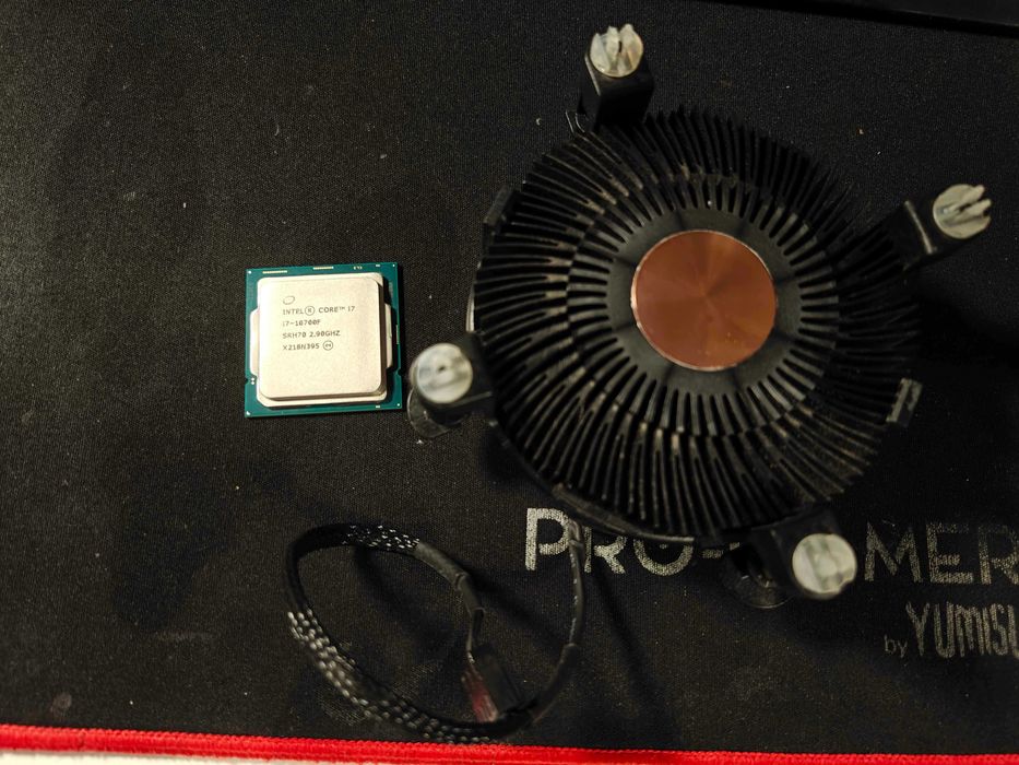 Procesor Intel I7 10700F