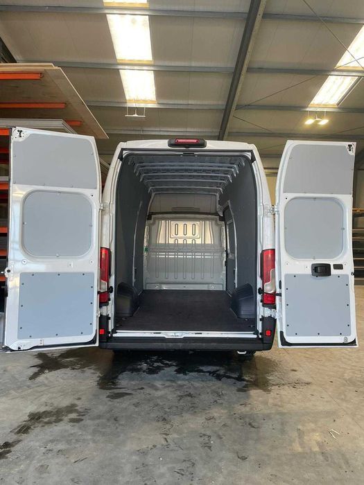 Peugeot Boxer L4H3 Zabudowa PCV chroniąca wnętrze paki busa