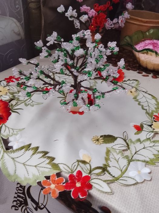 Деревце з бісеру біле