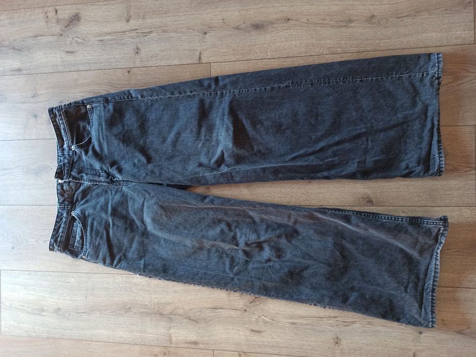 czarne jeansy wide leg