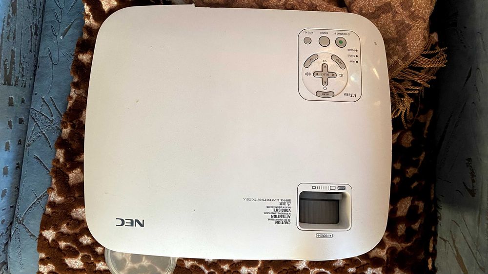 Проектор NEC VT480 – робочий, гарне зображення