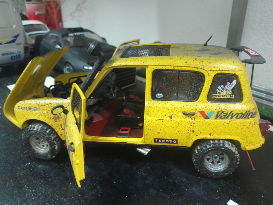 Miniatura 1/18 Renault 4 l