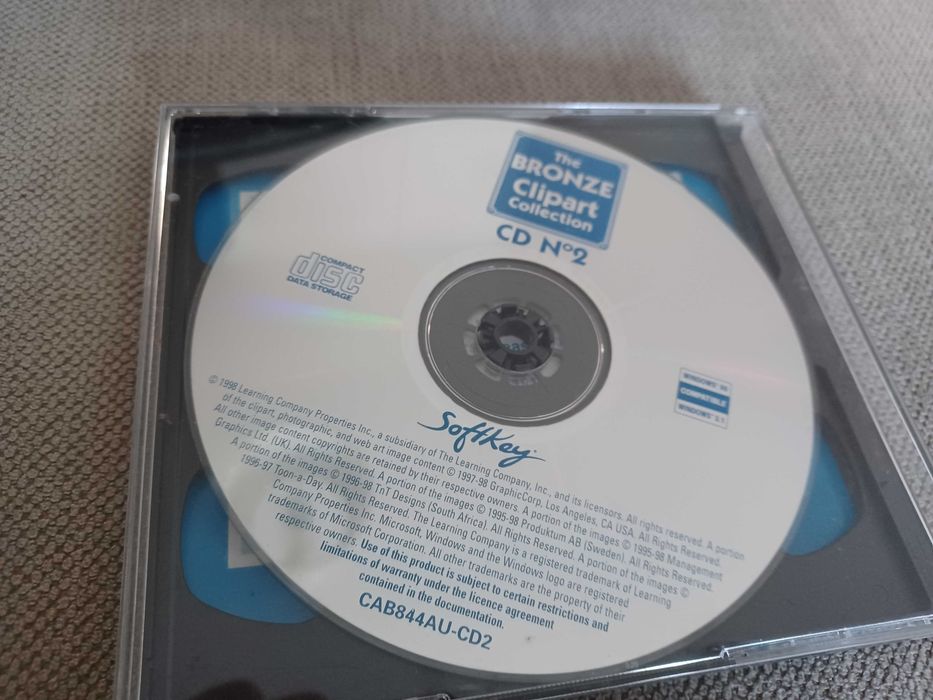 CD 100.000 Clipart
