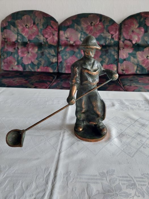 Figurka z miedzi hutnik-odlewnik