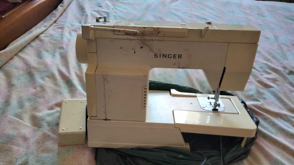 Vende se máquina de costura