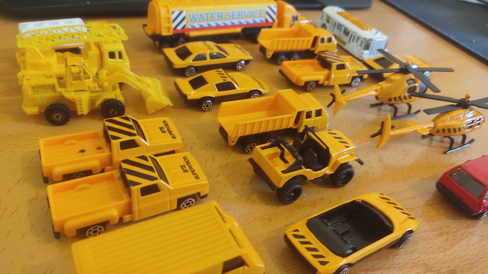 Conjunto Miniaturas Obras / Emergência