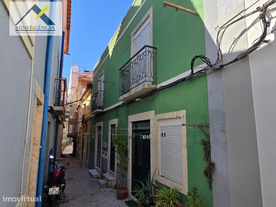 Prédio com 4 frações junto à Av. Luisa Todi em Setúbal