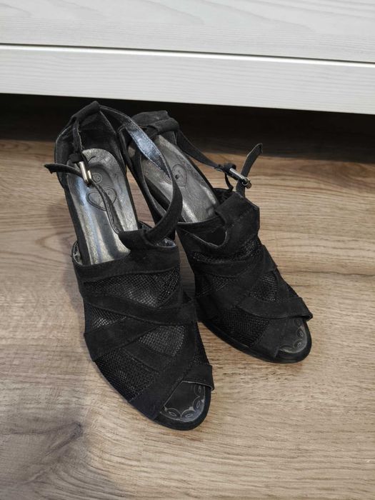 Buty damskie na obcasie rozmiar 36