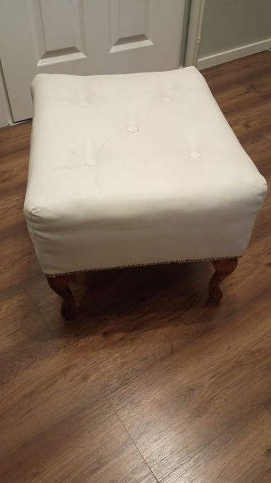 Podnóżek puf biały