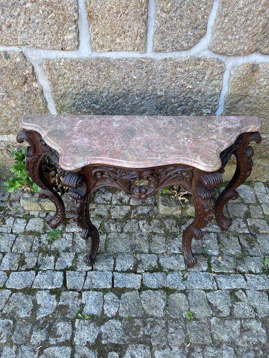 Credência antiga com tampo mármore rosa