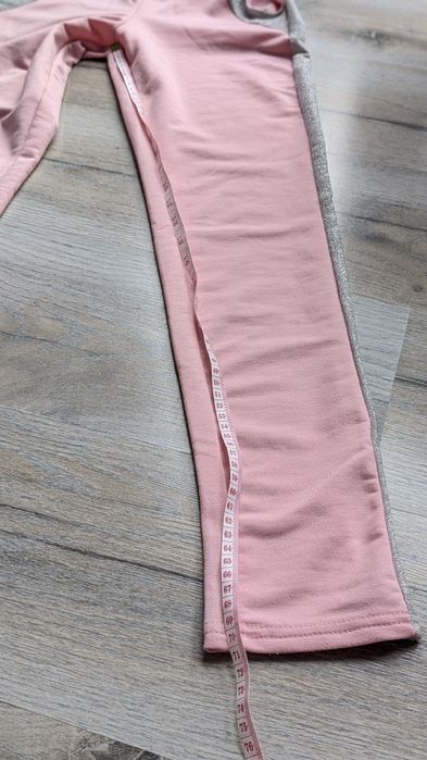 Sprzedaję bardzo ładny dres.