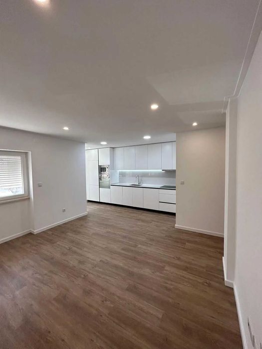 Chão Flutuante e pinturas