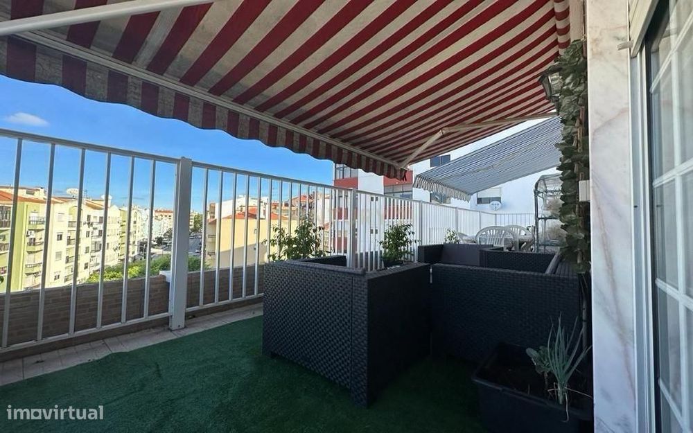 T4 Duplex com Terraço em Amora — Amora, Setúbal