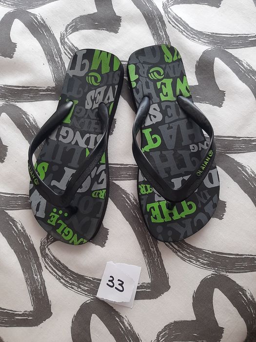 Ténis e sandálias número 32 / 33