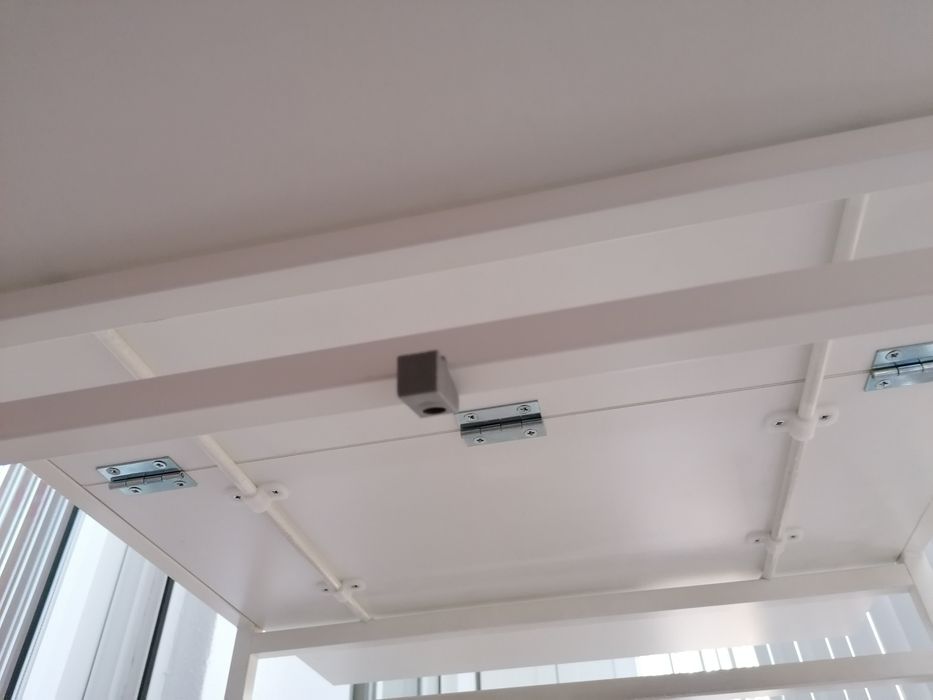 Mesa IKEA modelo MODDUS