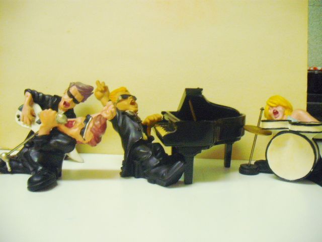 Banda de musicos antiga em massa - 2