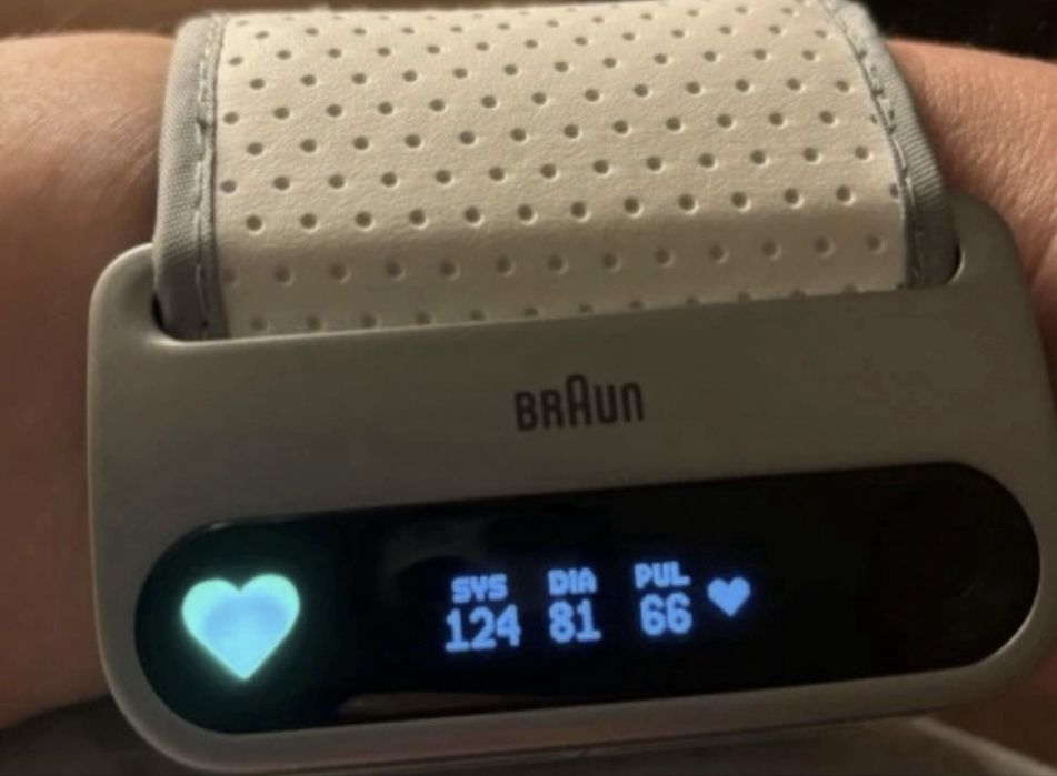 Nowy ciśnieniomierz nadgarstkowy Braun iCheck 7 BPW 4500