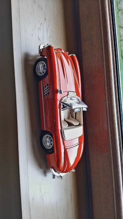 Mercedes SL 1:18