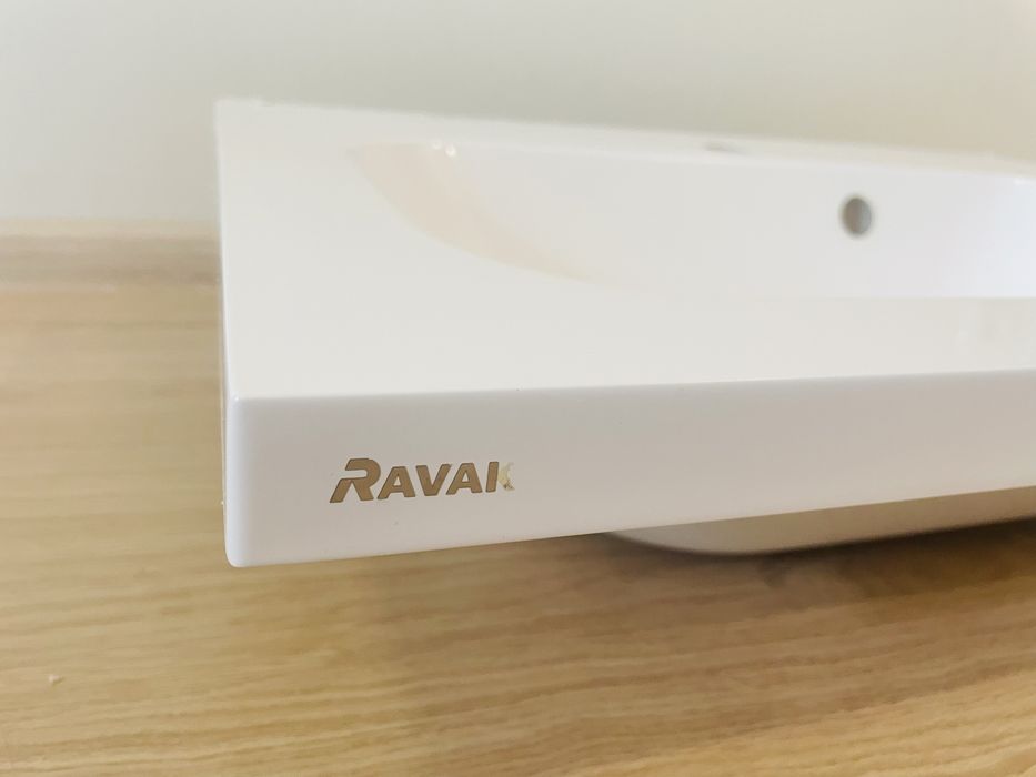 Умывальник Ravak 700x500 мм